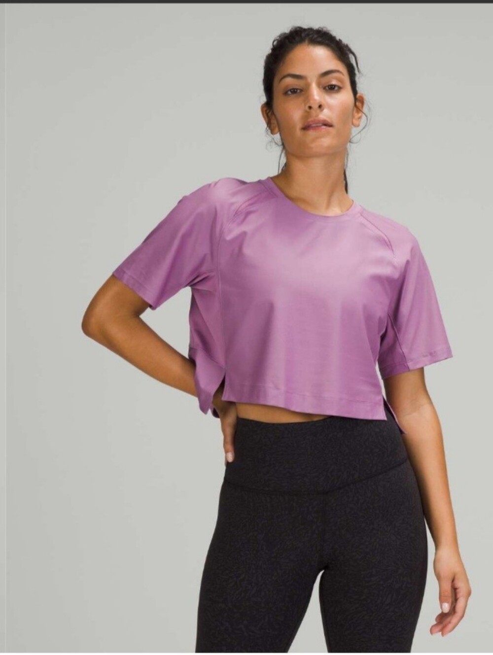 Lululemon Mesh Back Cropped Train T-Shirt/Wisteria Purple